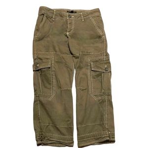 Low rise cropped army green cargo pants.  On trend, excellent condition.